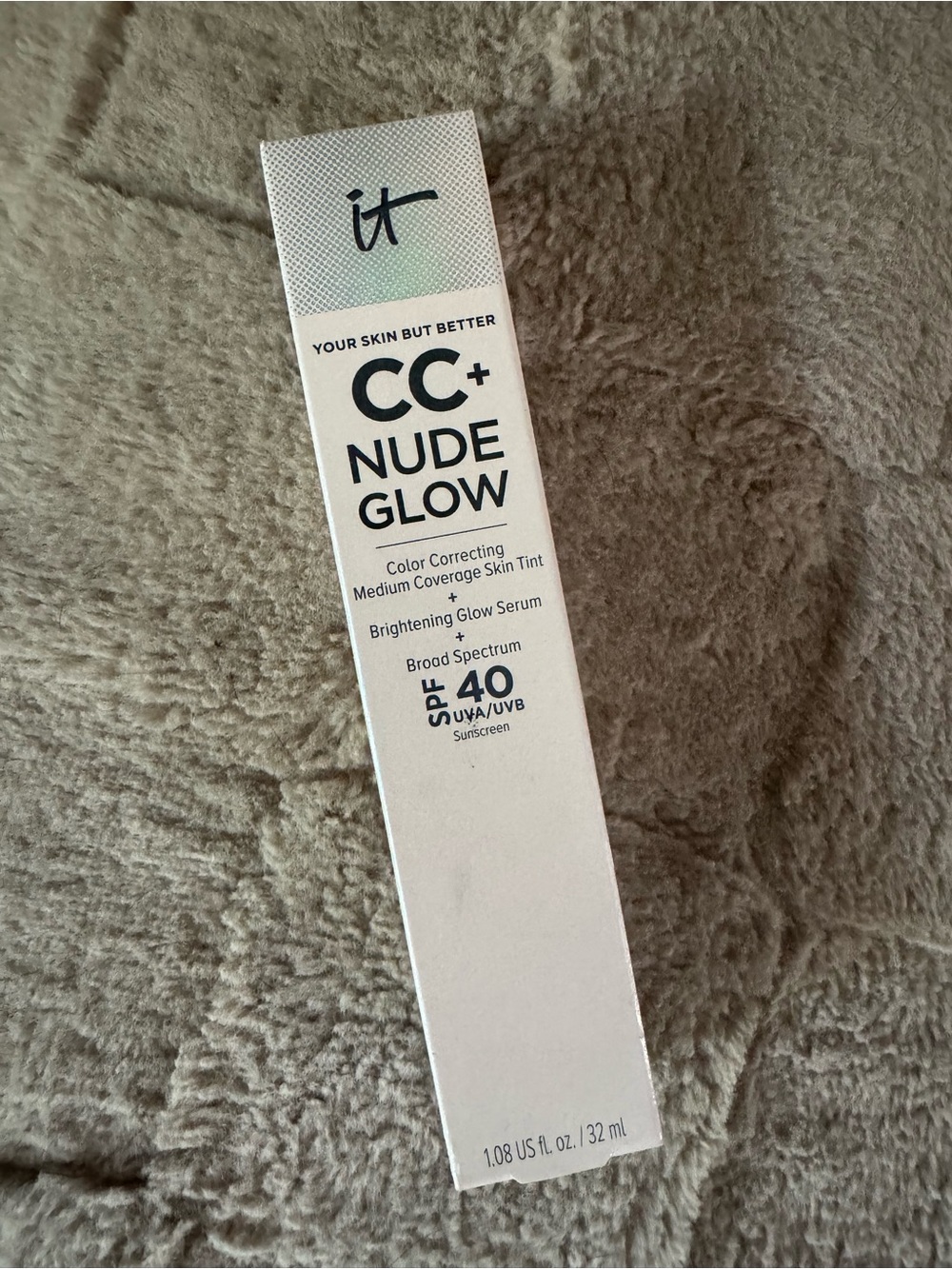 it cosmetics CC+ Nude Glow SPF 40 in Fair Light